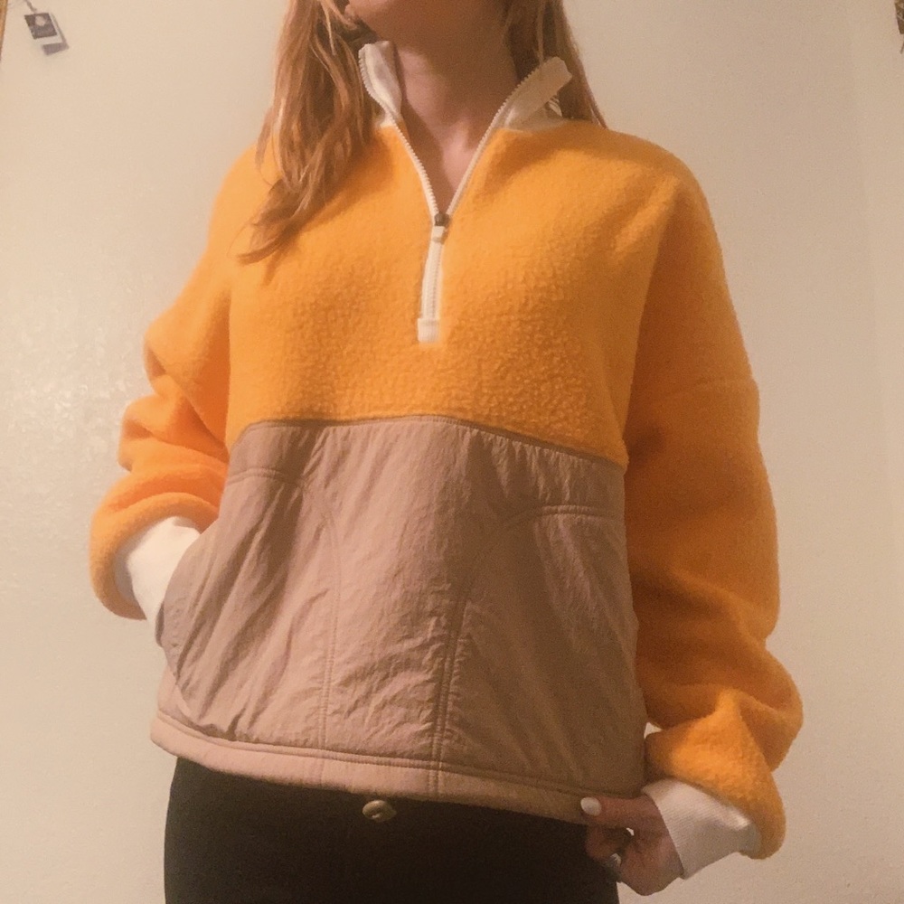 🌼Fabletics Fleece Pullover🌼 - Picture 2 of 6